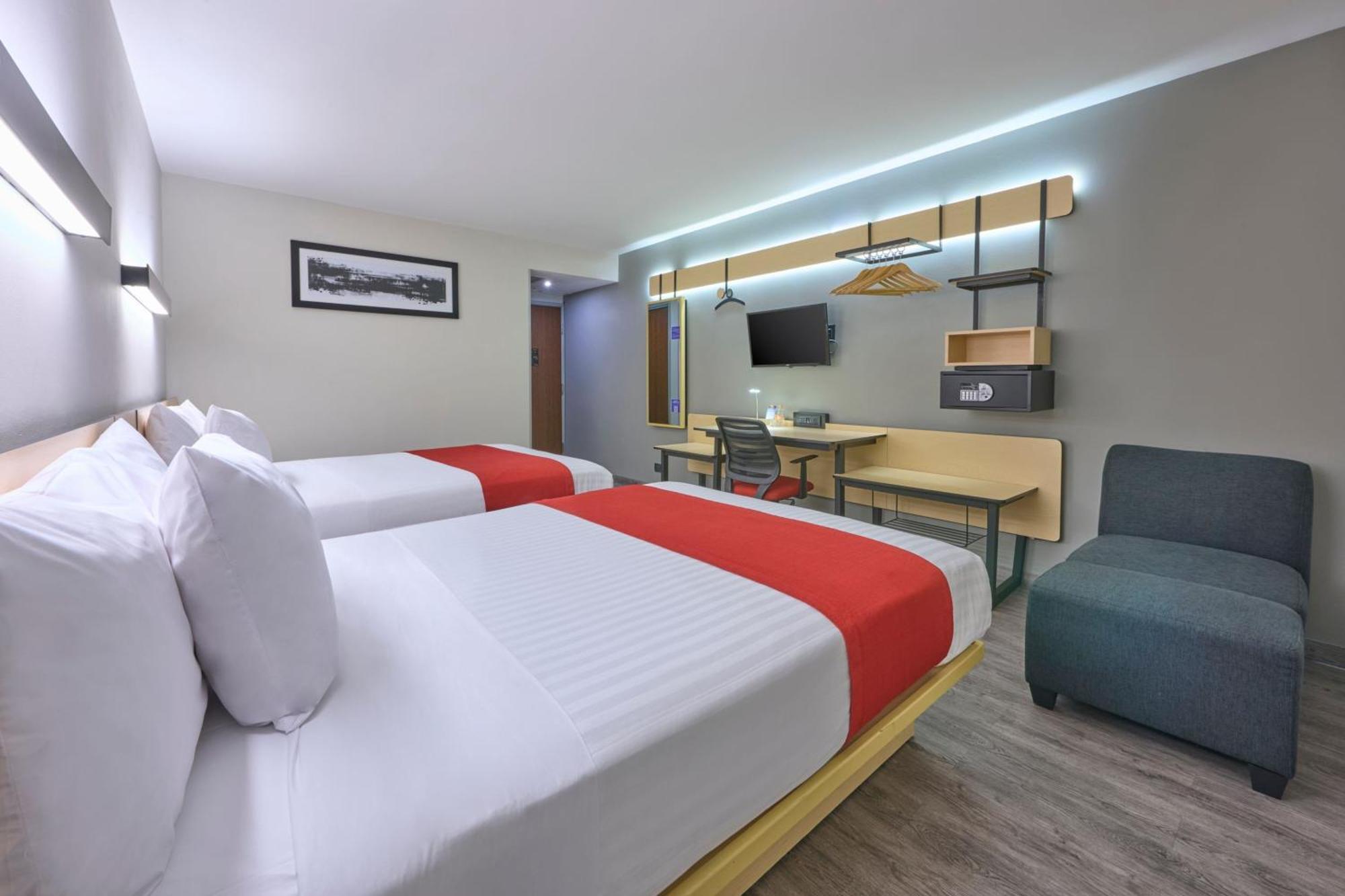 Queen Room with Two Queen Beds,1565620417:JPEG